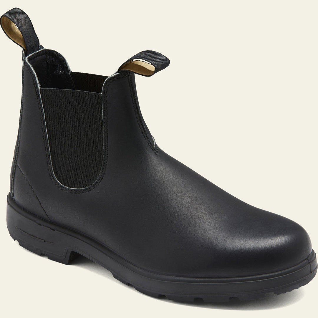 Fashionable men's slip-on Chelsea boots in polished leather, versatile footwear for any season.