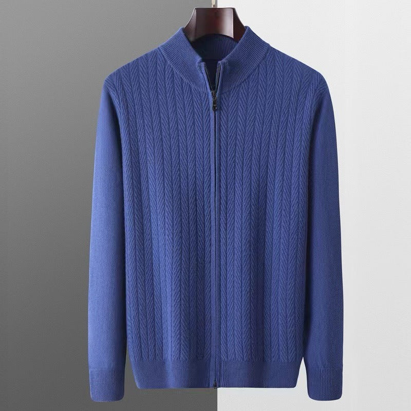 Stylish men's knitwear: a premium merino wool full-zip cardigan in a versatile, classic design.