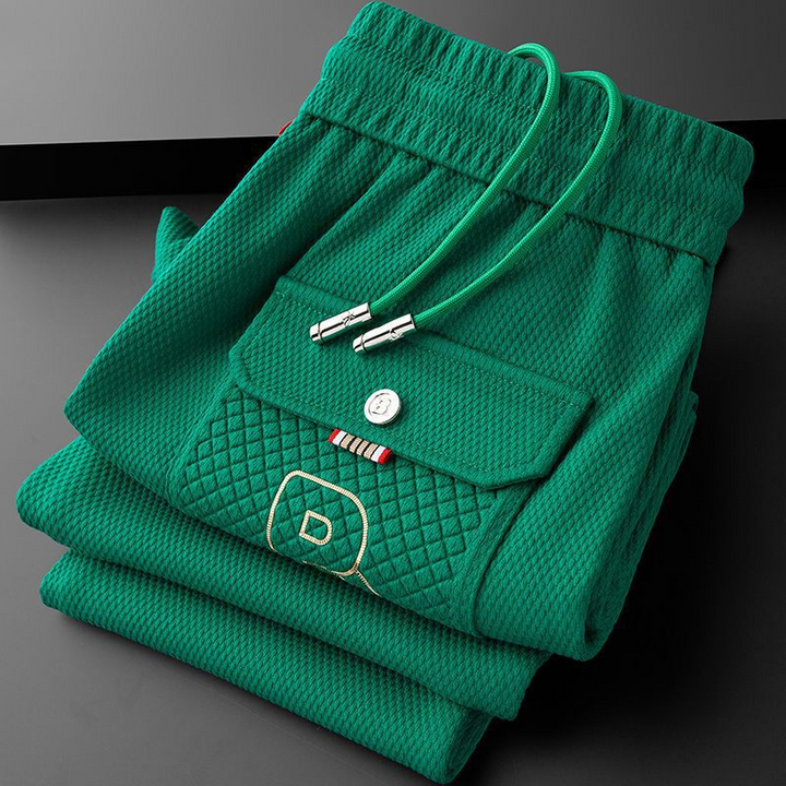 Casual men's comfort pants, ideal for everyday wear, with distinct quilted detail on leg.