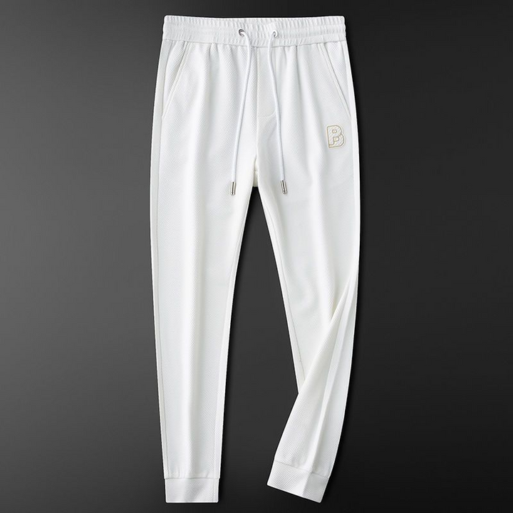 Close-up of the quilted detail on the thigh of men's premium tapered joggers.