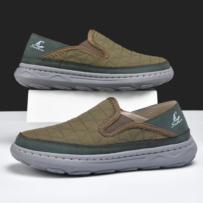 Casual men's footwear, black quilted slip-ons, ideal for everyday comfort