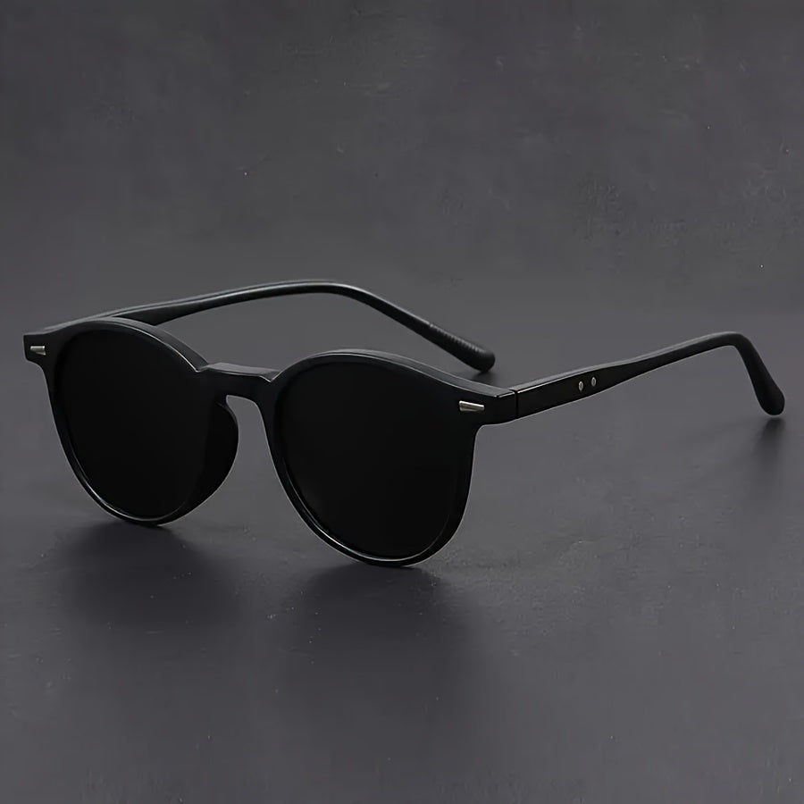 Fashionable men's retro round sunglasses in solid gray. Lightweight classic eyewear for a timeless style.