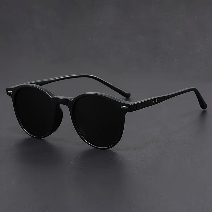 Fashionable men's retro round sunglasses in solid gray. Lightweight classic eyewear for a timeless style.