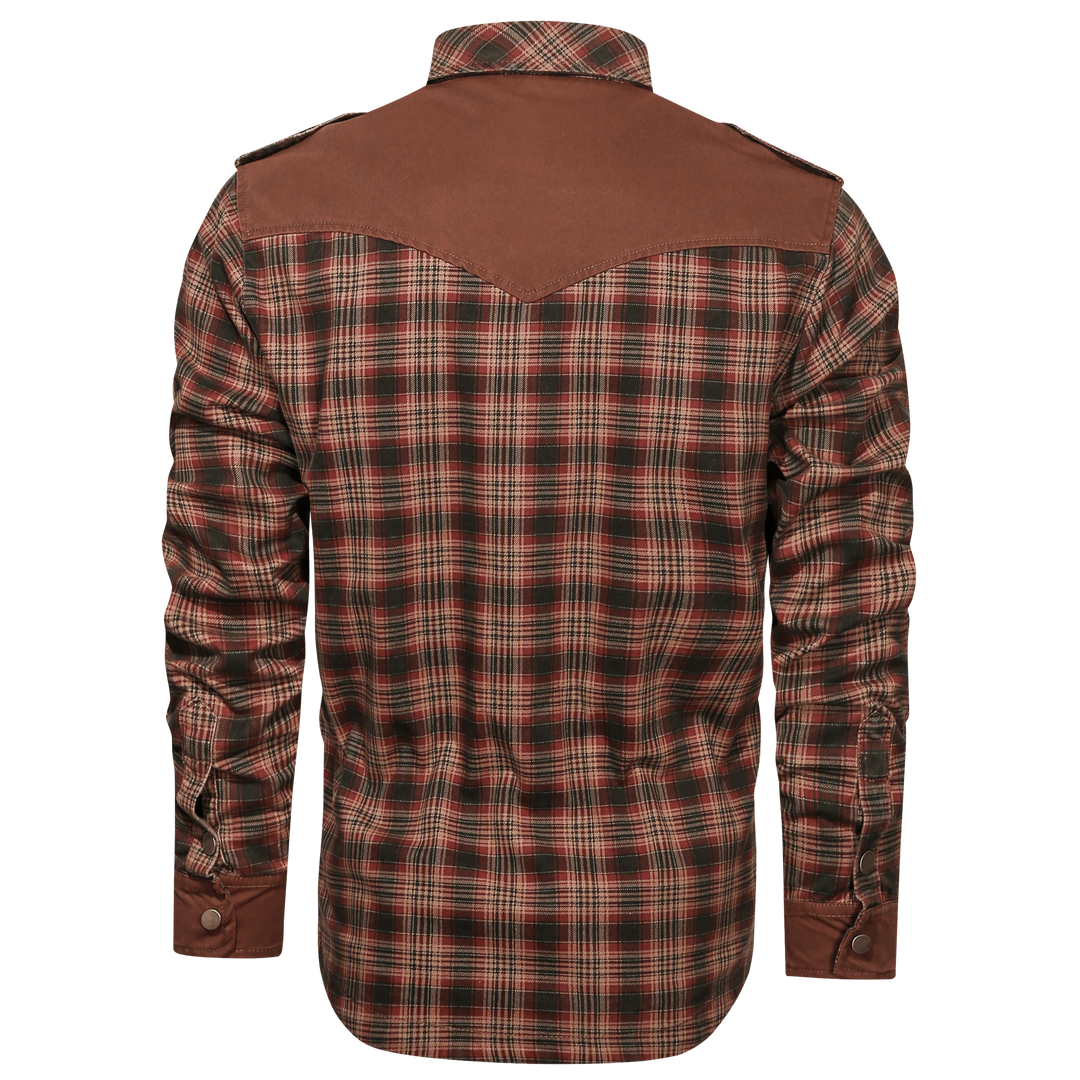 Men's cozy flannel shirt with chest pockets, long sleeve, a practical and stylish button-down option.