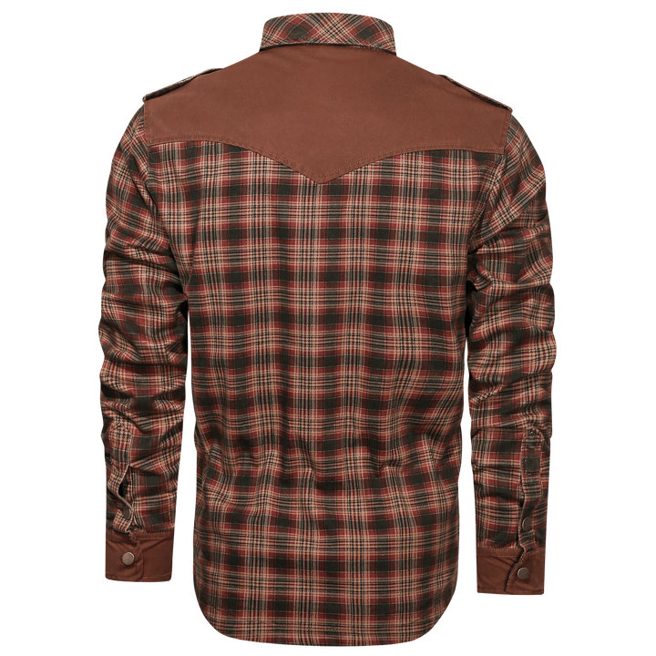 Men's cozy flannel shirt with chest pockets, long sleeve, a practical and stylish button-down option.