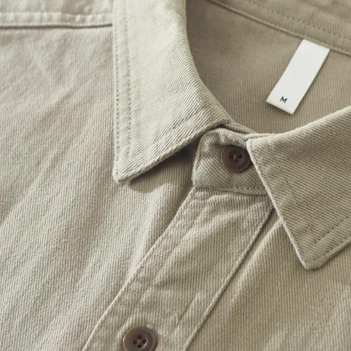 Rugged men's overshirt, a versatile layering piece. Comfortable button-up shirt for casual and everyday wear.
