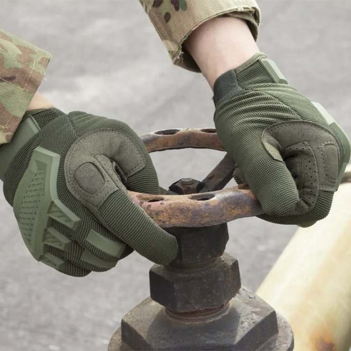 Versatile men's tactical work gloves with strong grip & touchscreen compatibility. Ideal for outdoor missions.