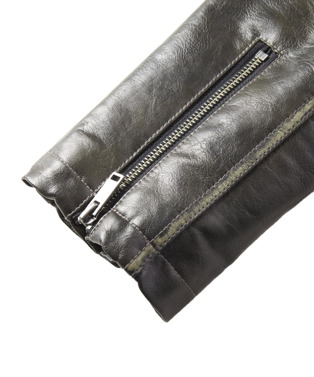 Detailed shot of the zipper and pockets on the Men's Rustic Edge Jacket