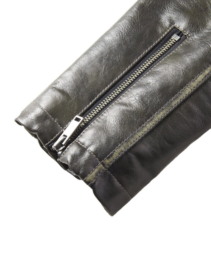 Detailed shot of the zipper and pockets on the Men's Rustic Edge Jacket