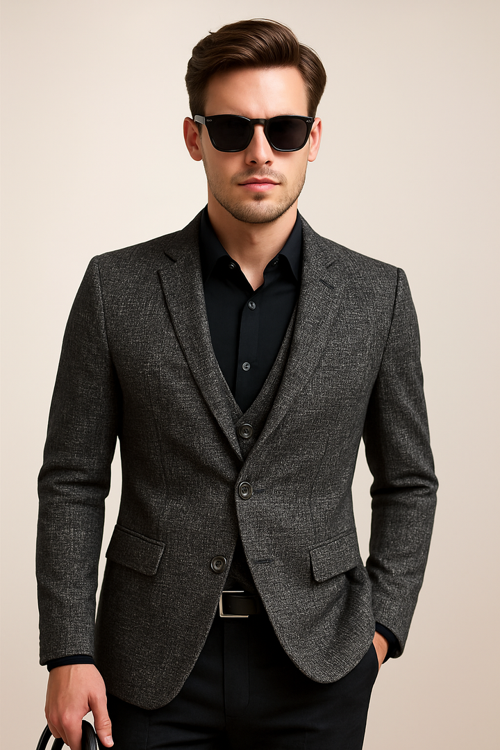 Versatile men's blazer, slim fit, suitable for casual outings or formal events