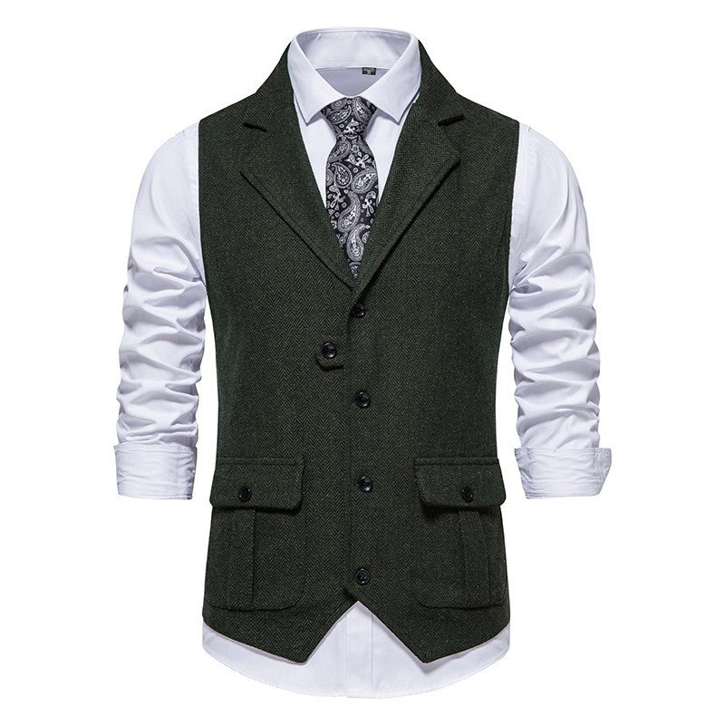 Detail of the buttons and fabric on a men's tailored vest, emphasizing quality and sophisticated design.