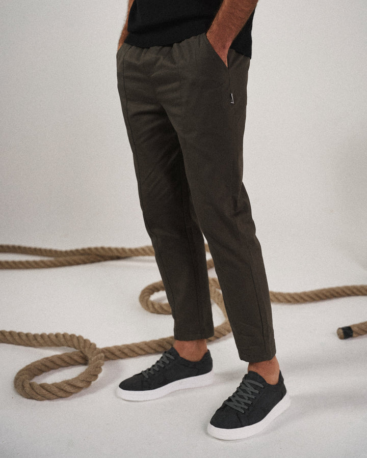 Detailed shot of the elastic waistband and drawstring on men's relaxed fit tapered joggers.