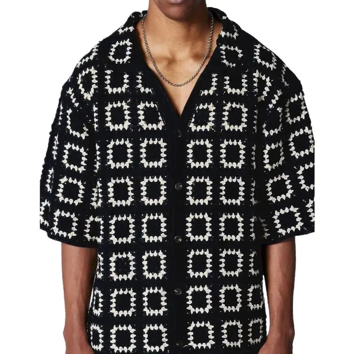 Short sleeve men's knit shirt with geometric pattern, textured, ideal for casual fashion