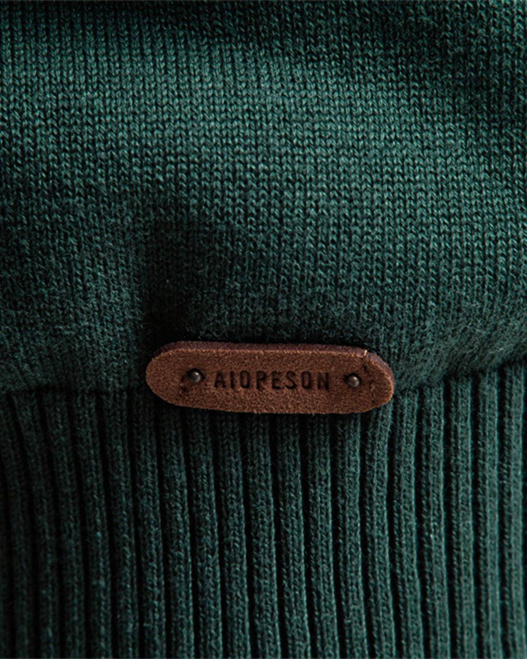 Men's long sleeve textured crew neck sweater, a timeless addition to any wardrobe