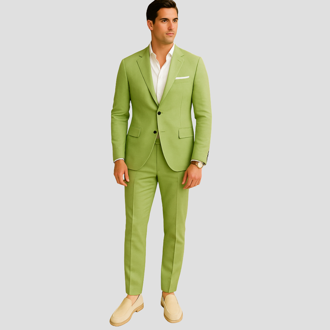 Light green two-button men's suit set, a fashionable choice for spring/summer business wear.