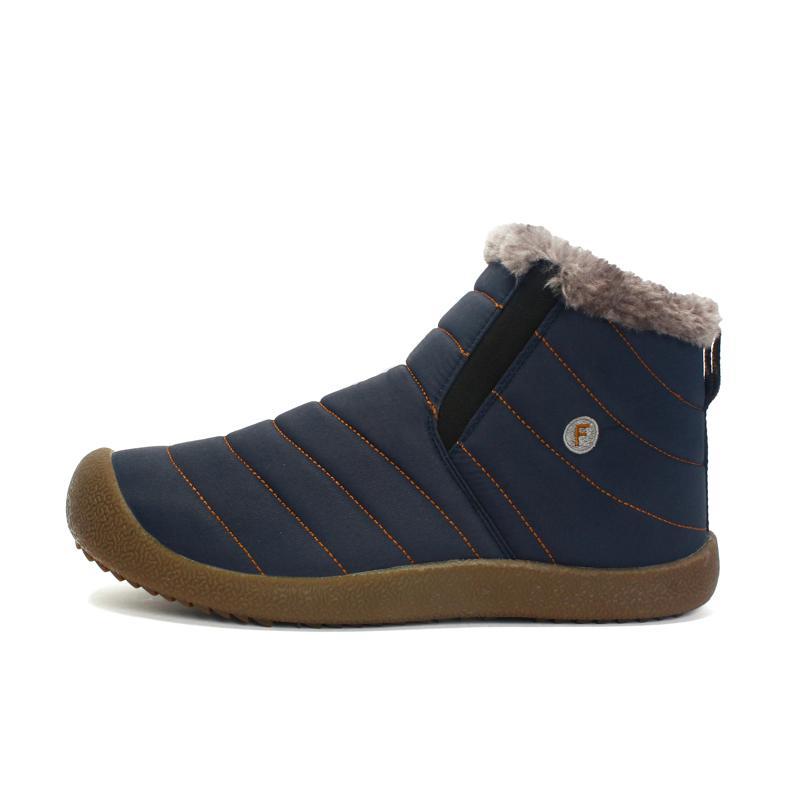 Men's black ankle high snow boots, ideal for cold weather and waterproof protection