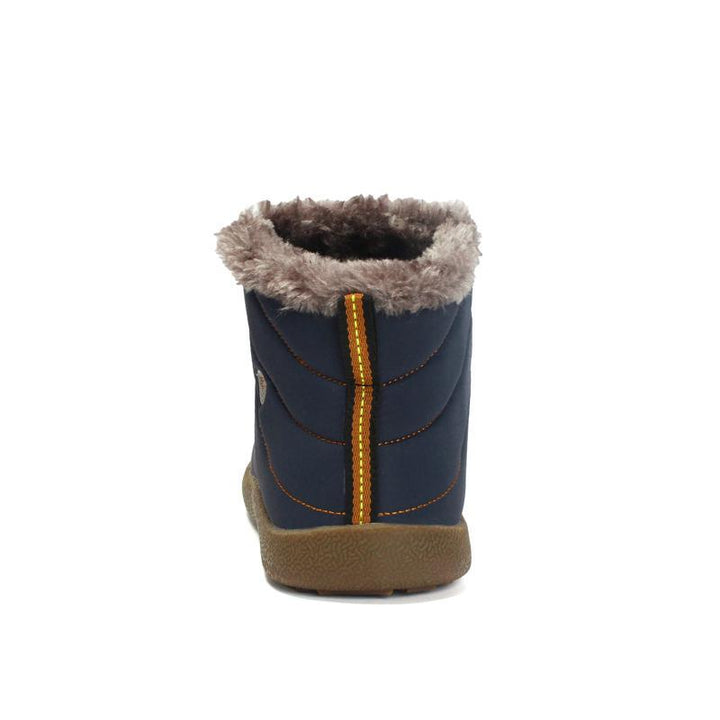 Men's outdoor footwear: sturdy black ankle boots, designed for snow and warmth