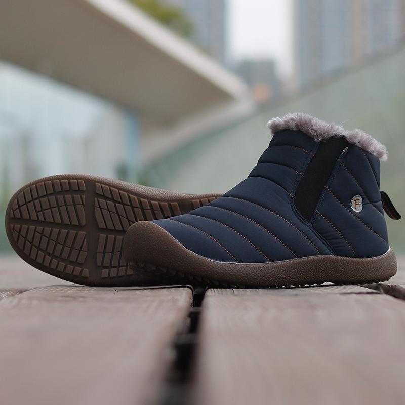 Men's outdoor ankle boots, ideal for winter hiking and snow, against natural background
