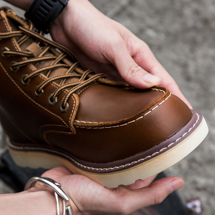 Detail of the waterproof membrane on the men's chukka boots, ensuring dry feet in any weather
