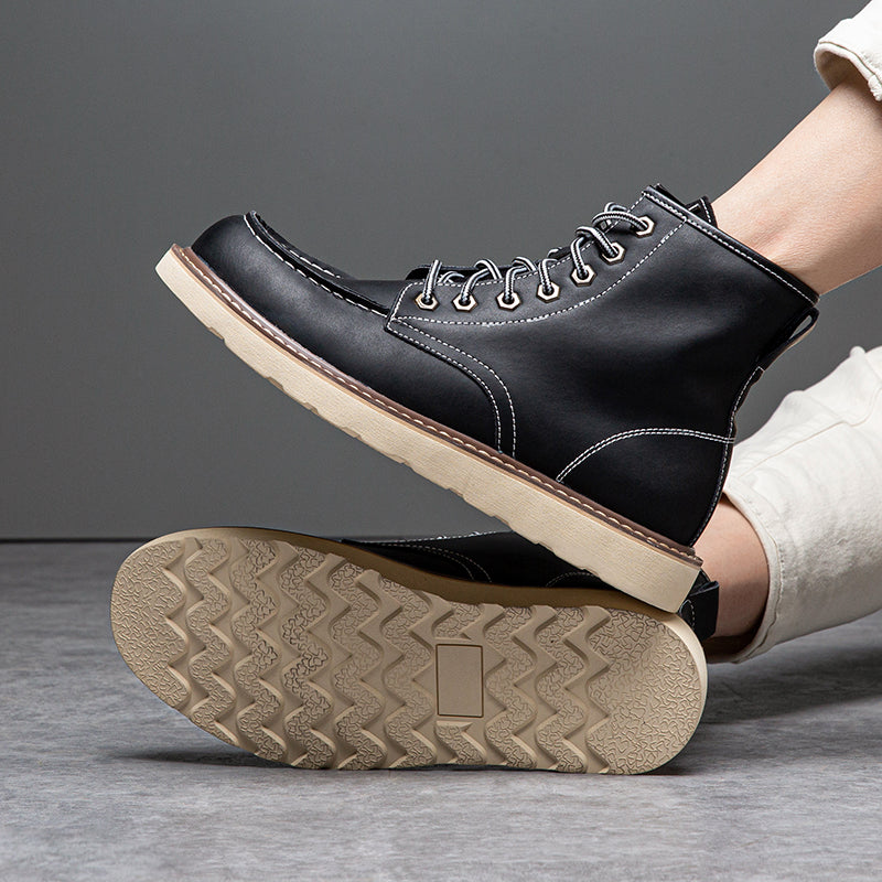 Casual men's chukka boots, emphasizing comfort with a cushioned insole and flexible design