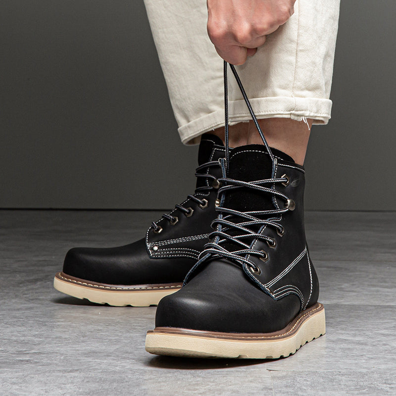 Men's durable chukka boots, ready for any adventure, blending ruggedness with refined styling