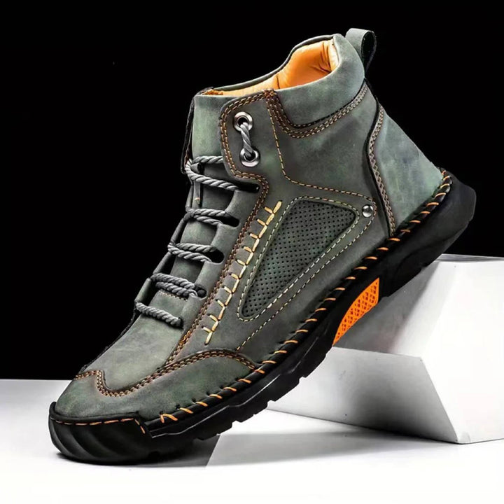 Men's waterproof hiking boots, ideal for trekking, comfortable with arch support.