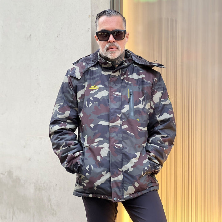 Removable hood on men's green ski jacket, versatility for different conditions.
