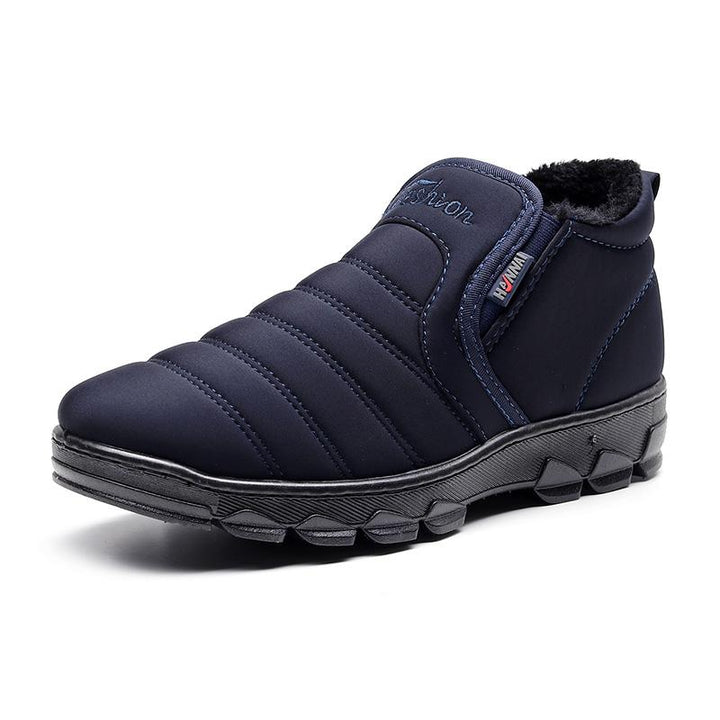 Detail of the non-slip outsole on men's waterproof velvet-lined snow boots, ready for winter
