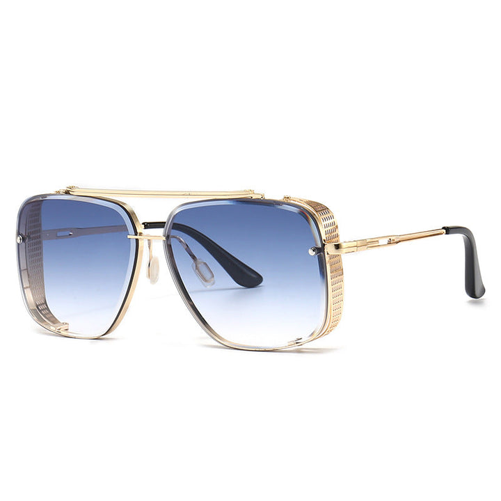 Silver-framed unisex aviator sunglasses, perfect for any outfit, with essential UV400 sun protection.