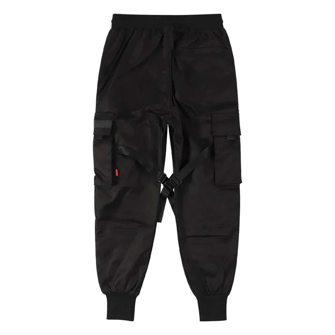 Men's streetwear cargo pants with practical multi-pockets, perfect for a modern urban look.