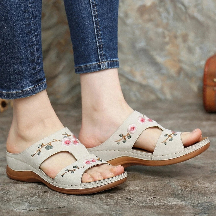 Women's Florina orthopedic floral sandals, perfect for summer, providing comfort & joint relief.
