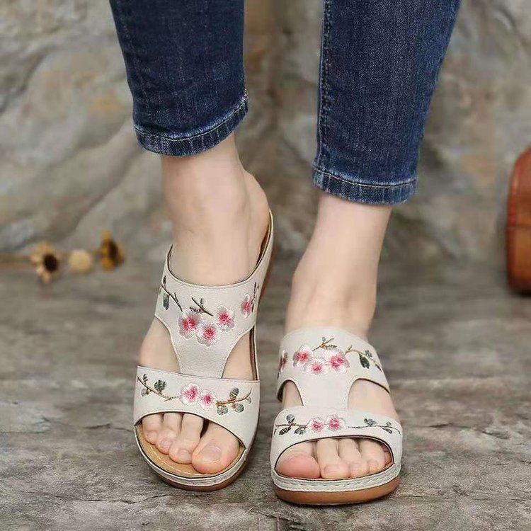 Stylish Florina women's floral orthopedic sandals, offering arch support & posture correction.