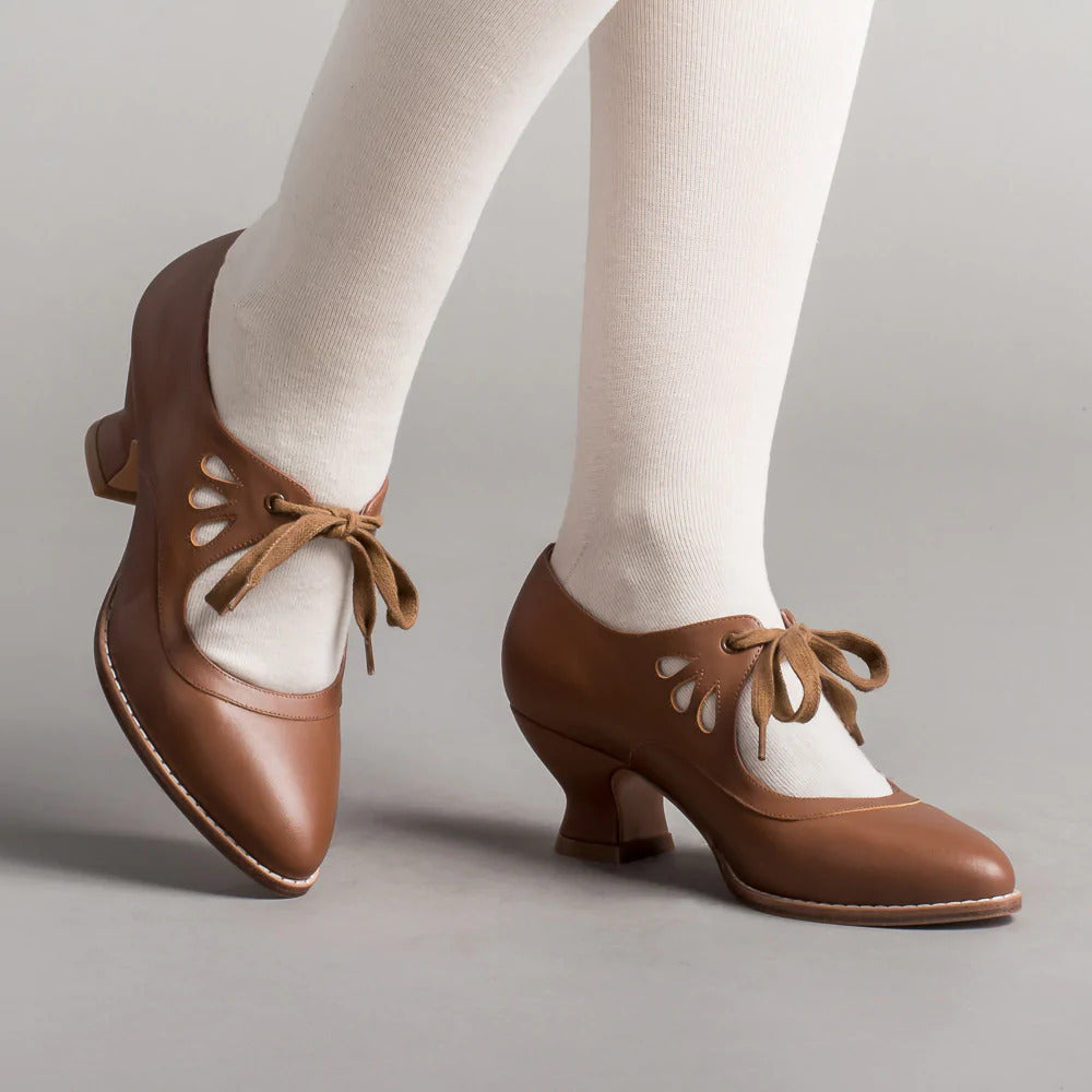 Posture-supporting women's leather pumps, Viviana orthopedic design for ultimate foot comfort.