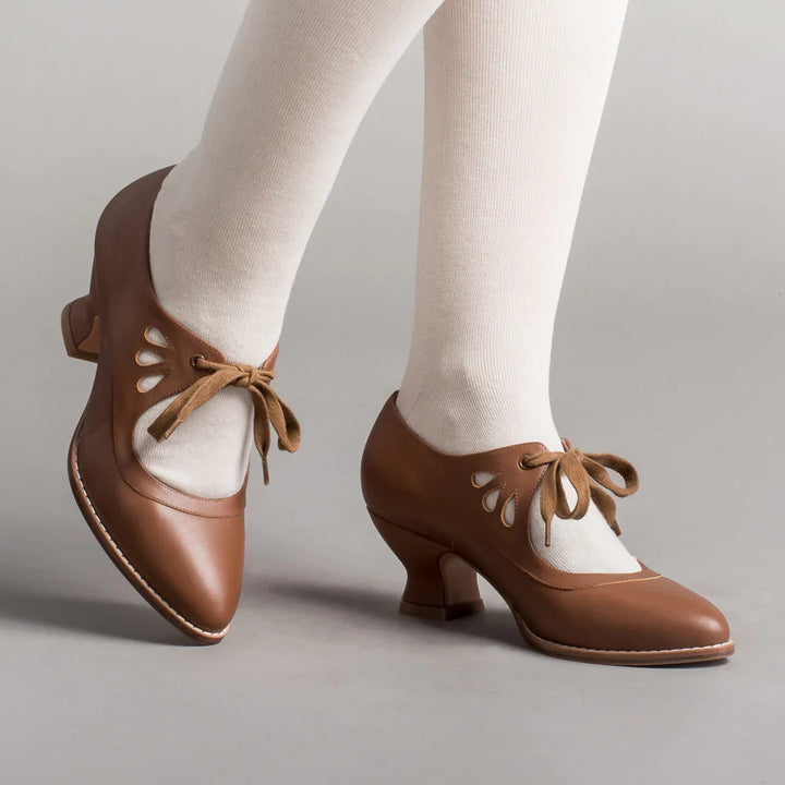Posture-supporting women's leather pumps, Viviana orthopedic design for ultimate foot comfort.