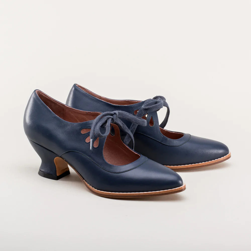 High-quality leather orthopedic pumps for women, offering foot comfort and elegant style for any occasion.