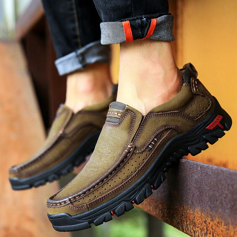 Ergonomic men's orthopedic walking shoes, featuring arch support & a cushioned insole for long hikes.