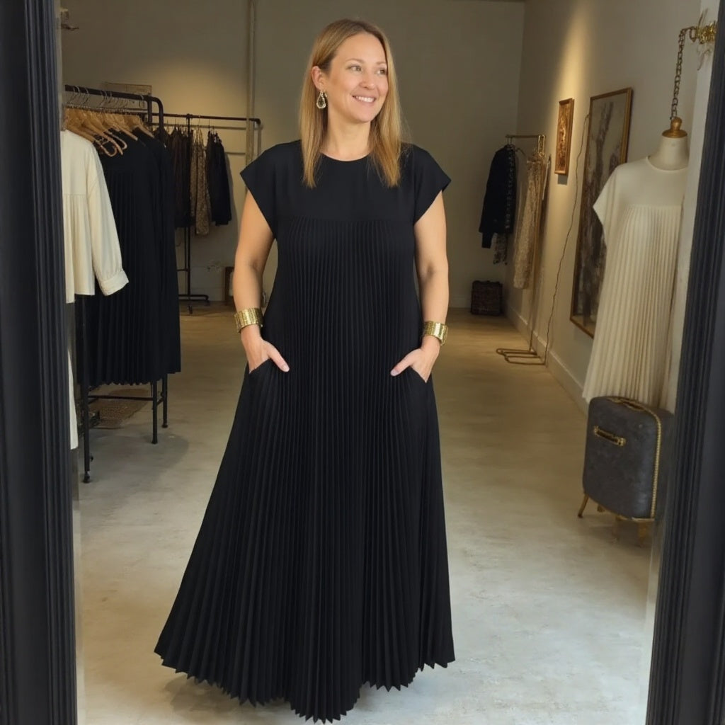 Flattering women's pleated maxi dress with an elegant flowing design, ideal for versatile style & comfort.