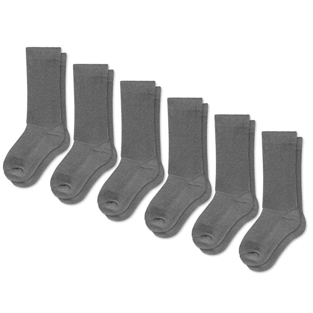 Detail of the seamless toe on gray comfort circulation socks, enhancing wearability