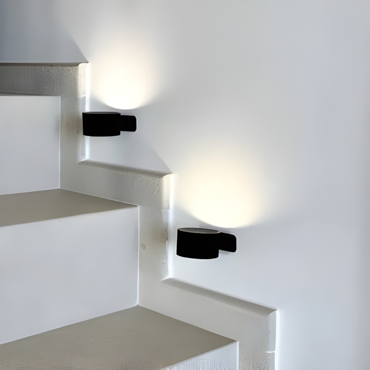 Portable wireless wall light, magnetic base, 360° rotation, bright LED for dorms or kitchens.