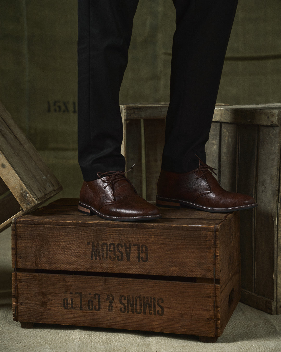 Detail of sole on rugged men's dark brown leather ankle boots, good grip, long-lasting