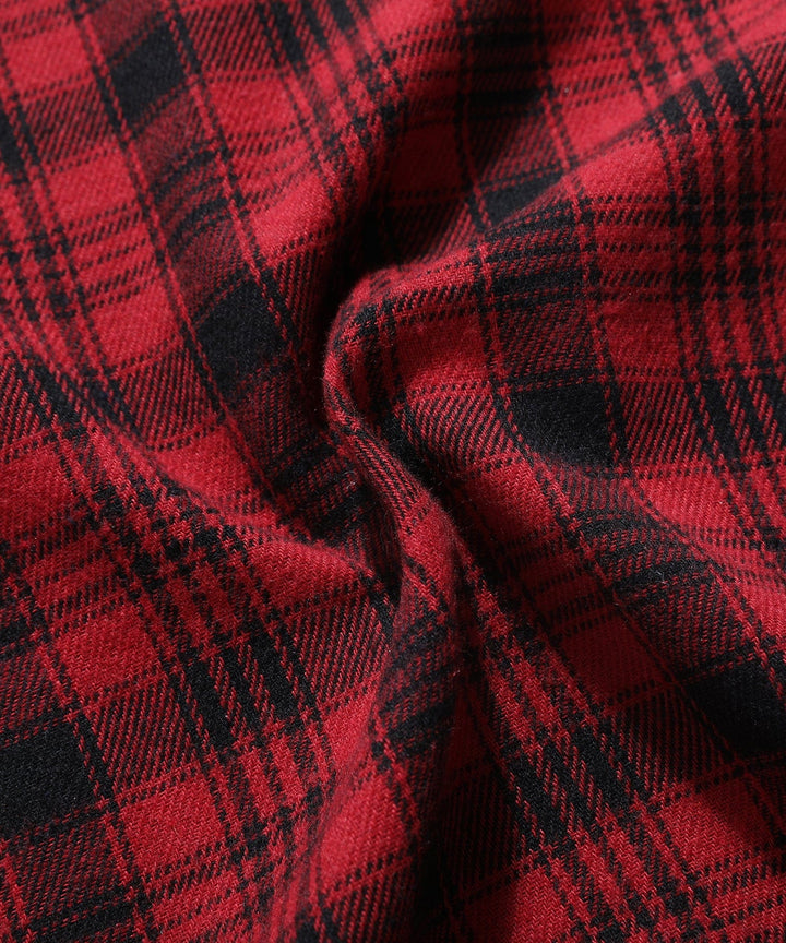Rugged men's jacket with a classic workwear aesthetic, suitable for multi-season outdoor use