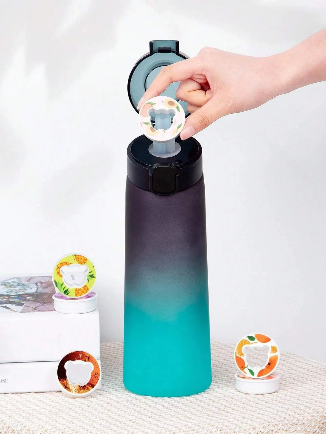 Healthy drinking made easy: 0.65L hydration bottle using aroma technology for flavored water.