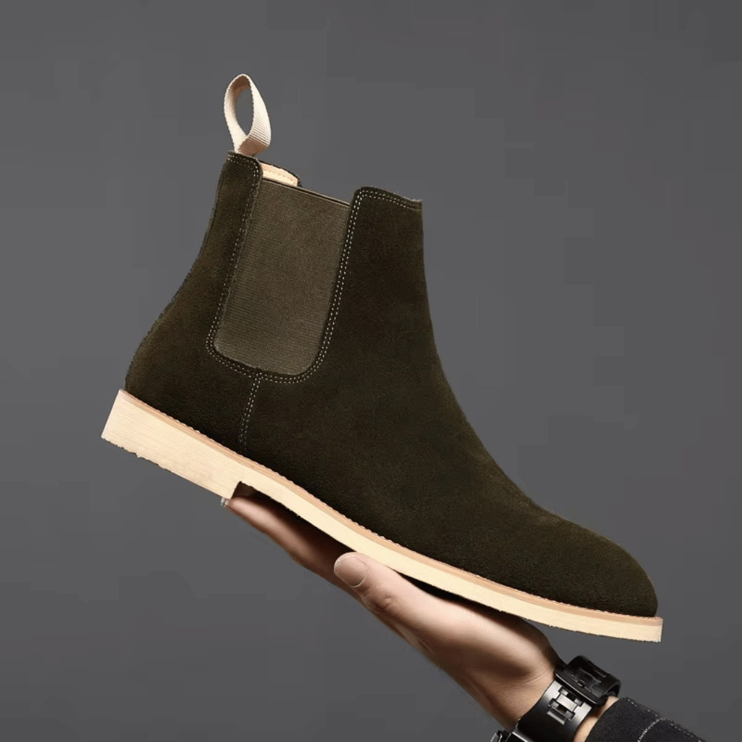 Elegant men's Chelsea boots, a stylish choice for formal events or sophisticated casual looks. Durable footwear.