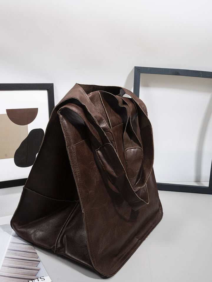 Fashionable women's oversized shoulder bag, a trendy large capacity tote and chic everyday handbag accessory.