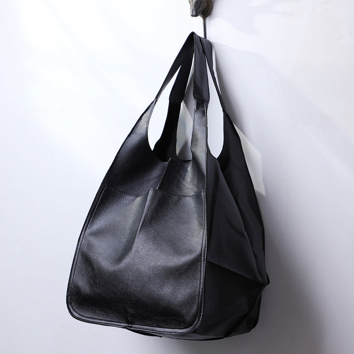 Elegant black women's oversized shoulder bag, a stylish and practical large capacity tote for everyday fashion.