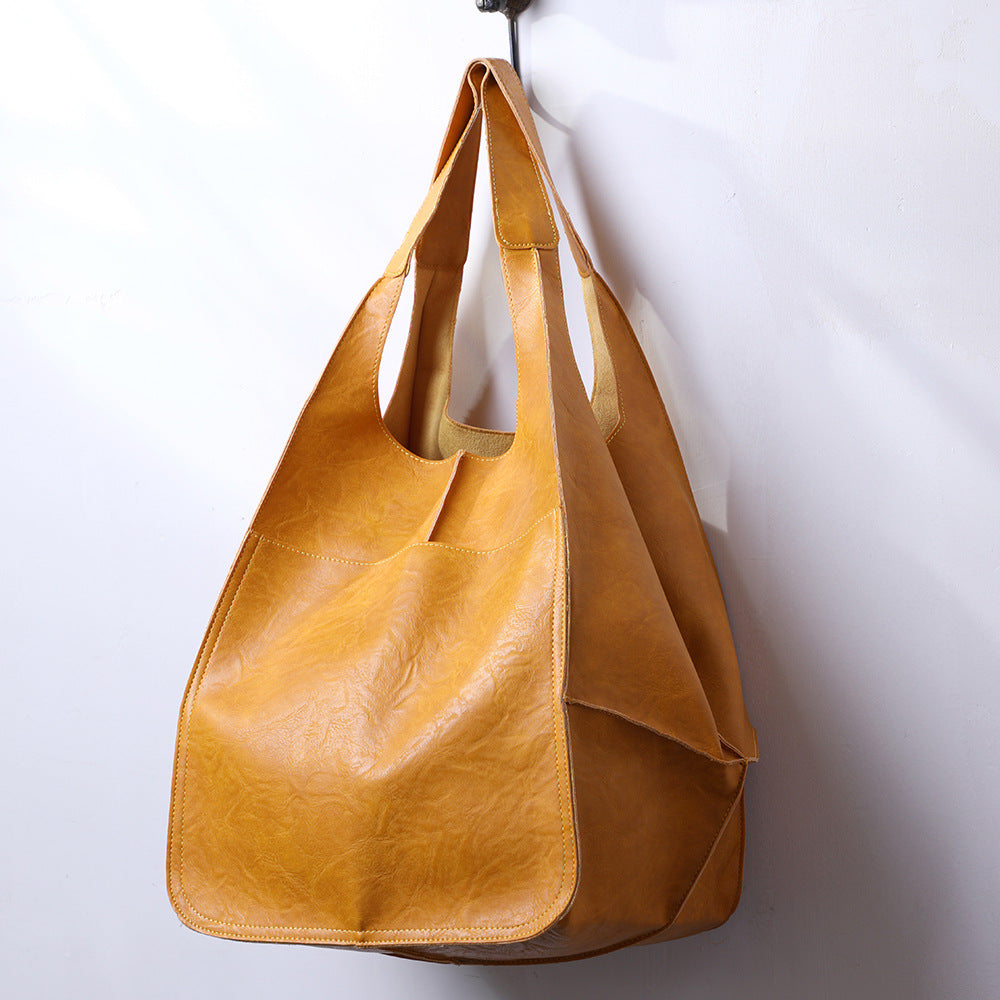 Modern women's oversized shoulder bag, a versatile large capacity tote and essential everyday fashion accessory.