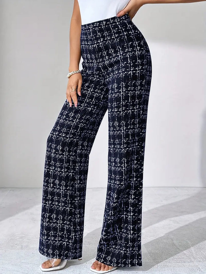 Casual yet stylish women's plaid flare knit pants, offering ultimate stretch and comfort.