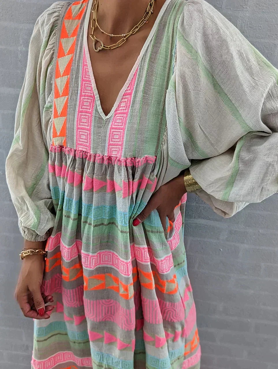Effortless style: Women's vibrant gradient summer maxi dress. Flowy fabric, comfortable and elegant for vacation.