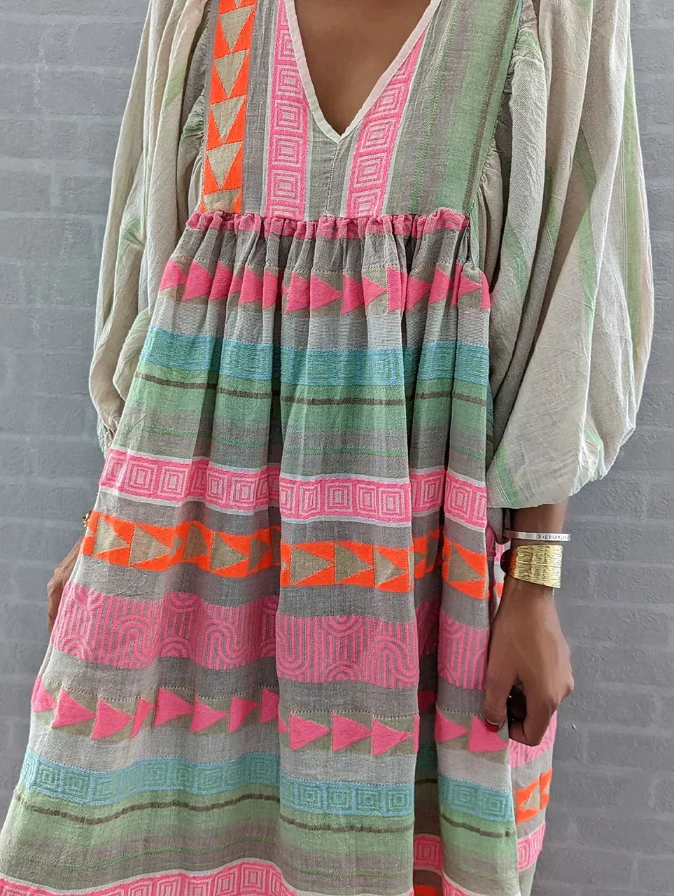 Elegant women's vibrant gradient maxi dress. Flowy summer style with long sleeves, perfect for casual or vacation wear.
