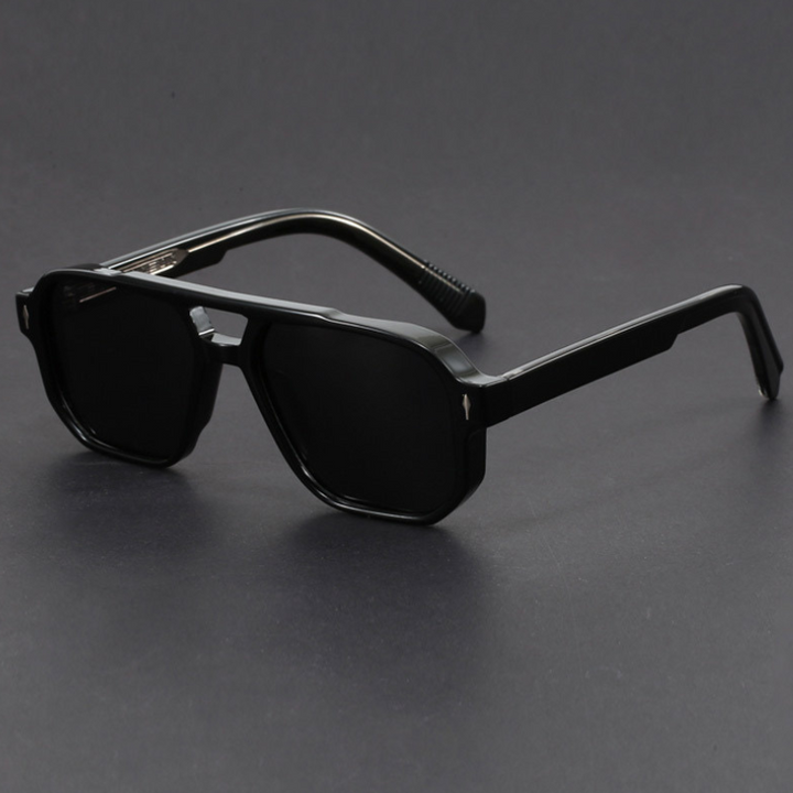 Fashionable unisex aviator sunglasses, perfect for adding a touch of classic style to any outfit